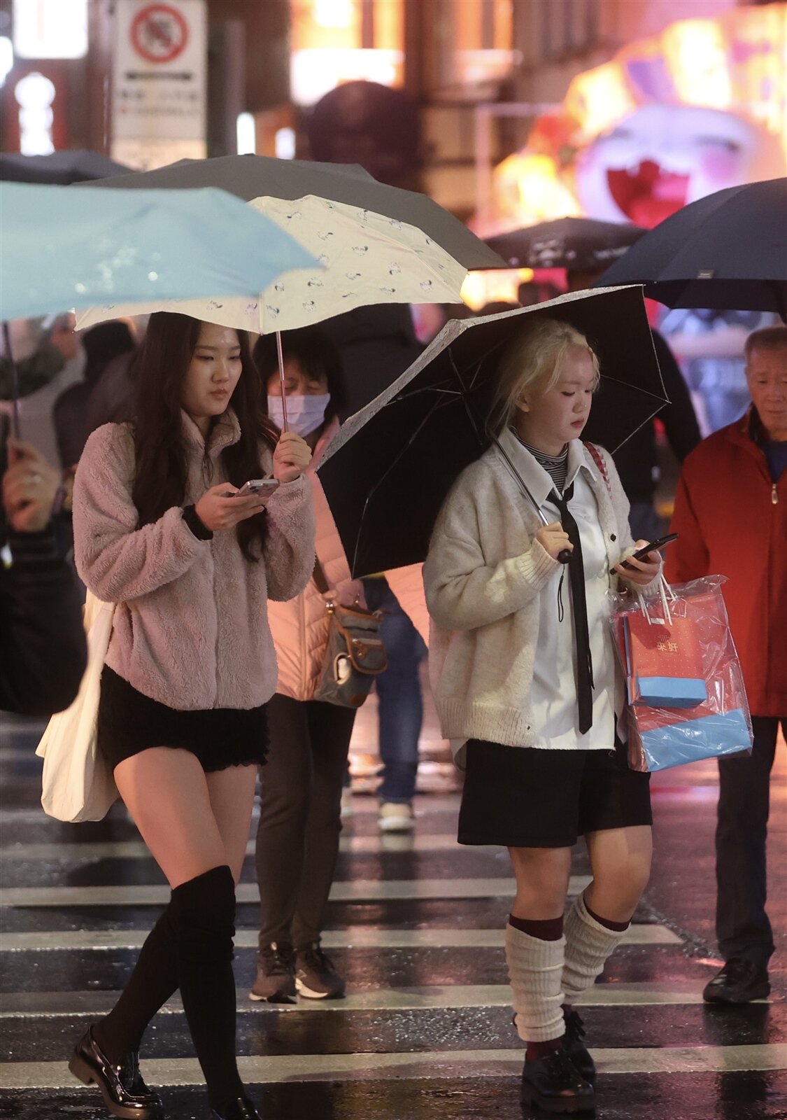 未來10天氣溫兩升兩降，周六晚起至周日受水氣移入影響，嘉義以北及宜花東有局部短暫雨。本報資料照片 