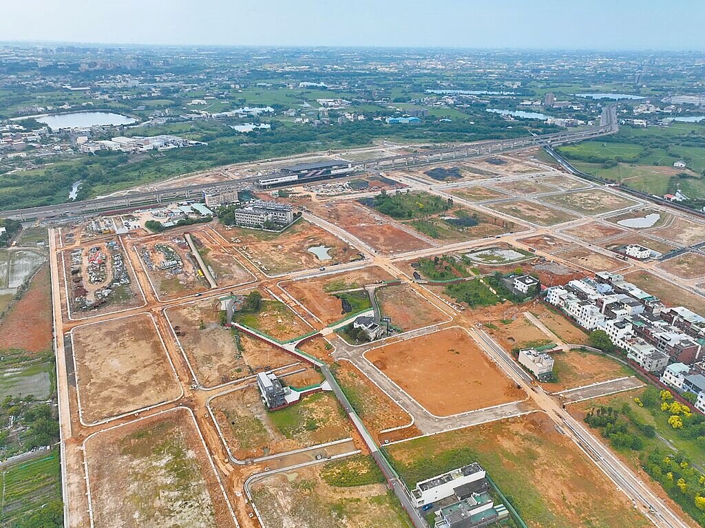 桃園市政府推動可負擔住宅政策，首波推案的大型整體開發區「捷運A20、A21整體開發區」27日已通過桃園市都市計畫委員會審議。圖／桃園市都發局提供