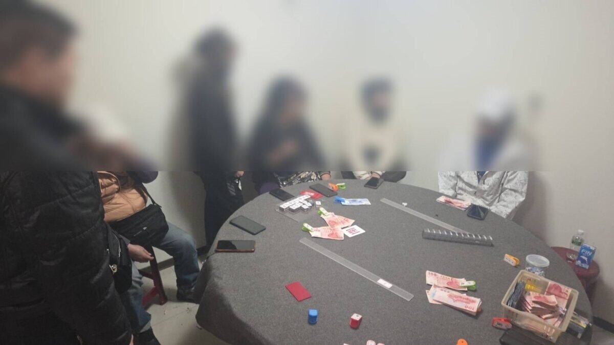 現場帶回范姓負責人、工作人員及賭客共13人,並扣得逾13萬餘元賭資及相關證物。圖:讀者提供