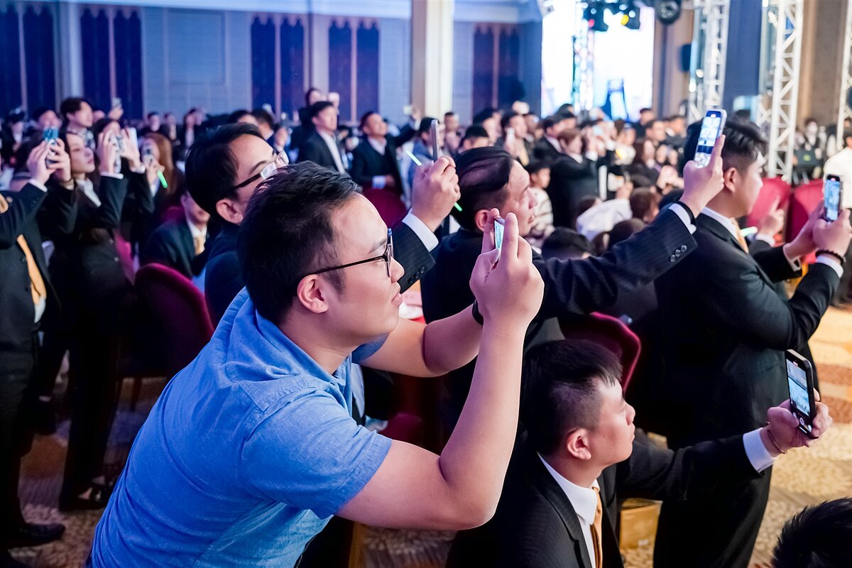 永慶加盟四品牌北台灣同仁直說，吃尾牙、有2800個抽獎禮品、喜歡藝人的高規格演唱會，很幸福。圖為2025年資料照。圖／永慶房產集團提供