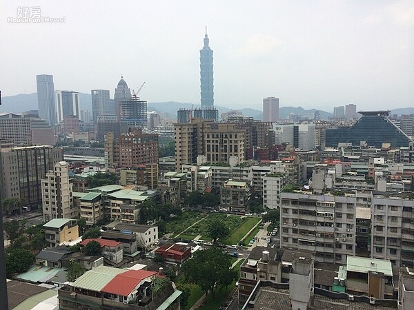 白天從八德路阿曼大樓遠眺101大樓。(吳光中／攝)