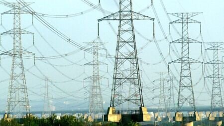 黃仁勳29日抵台,罕見正面點名「能源問題」,直言無論台灣、美國或歐洲,能源都將成為AI新工業革命下最嚴峻的結構性瓶頸之一。圖∕本報資料照片