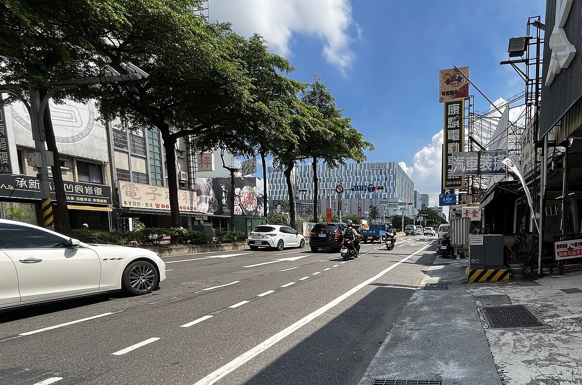 台南捷運第一期藍線行經東區中華東路等人口密集區。記者吳淑玲／攝影 