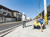 人行道比車道寬　內埔居民不滿