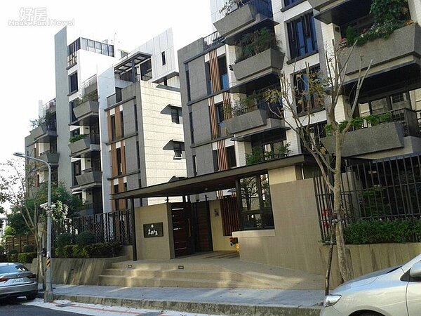 
5「麗湖山居」為雙拼別墅格局。