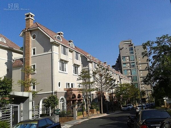 
6走在金湖路363巷67弄內，猶如置身國外。