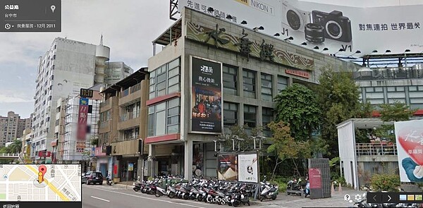 台中公益路上的水舞饌拆除時發生大樓傾斜的意外,圖為拆除前。(翻攝自Google Map)