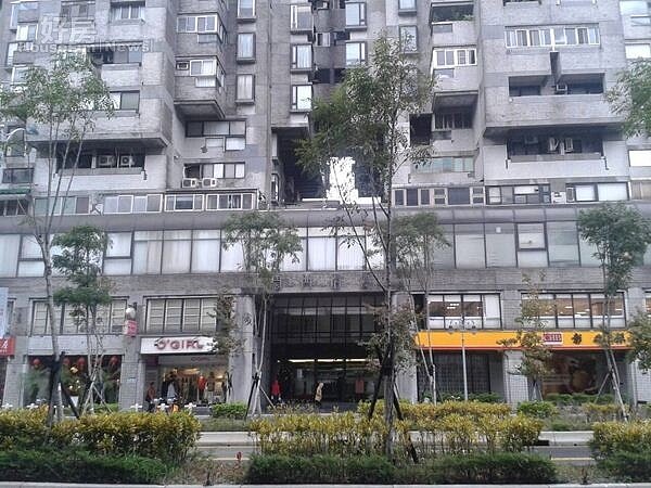 2一樓有銀行進駐,住戶匯兌、存款相當方便。