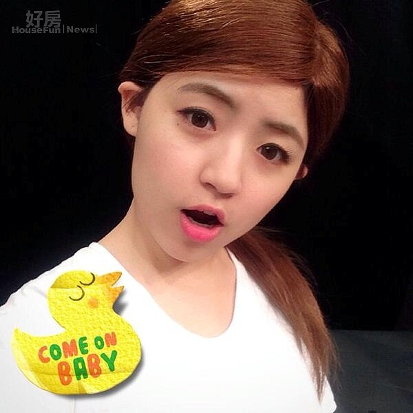 1.林佩遙在演藝圈裡擁有「漂亮女丑」稱號,經常能在節目上見到她不計形象的搞笑演出。(林佩遙臉書專頁)