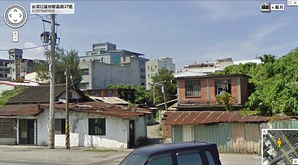 台鐵舊宿舍被閒置已久，成治安死角，當地居民盼能拆除。（圖／翻攝自google map街景服務）