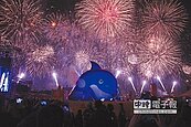 太平洋燈會　民眾搶拍點燈