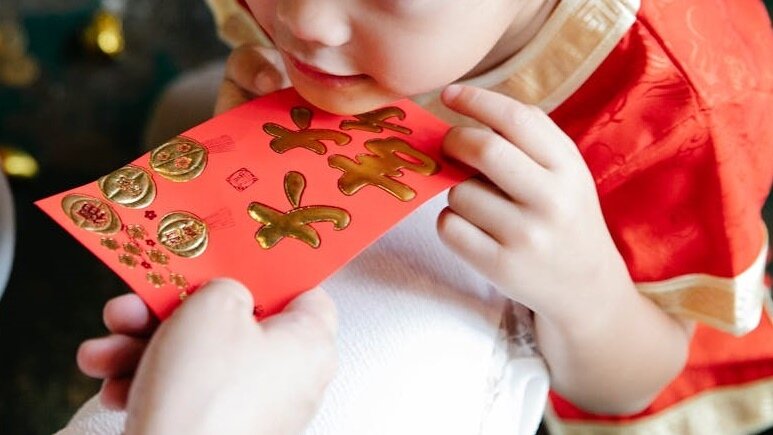 ▼原PO表示老家有4個小孩，但平時對自己的態度不同，他會將孩子平時的態度以此作為紅包金額與是否包紅包的依據。（示意圖／取自<a href="https://www.pexels.com/zh-tw/photo/7364207/"><span style="color:#000000;">Pexels</span></a>）