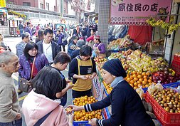 復興鄉的名產是水蜜桃，但其他產季的水果也香甜多汁。