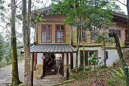 木造屋也是取自自然的做法之一，全屋都由木頭打造而成。