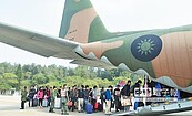 軍機與復航空巴投入　春節疏運OK