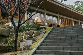 賞完櫻花可別急著走，祖師禪林的日式建築值得探訪。