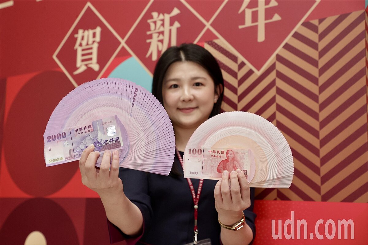 農曆春節即將到來，台灣銀行等全台8家金融機構、共455間指定據點，今天上午開始連續5個營業日提供民眾兌換新鈔服務。記者許正宏／攝影 