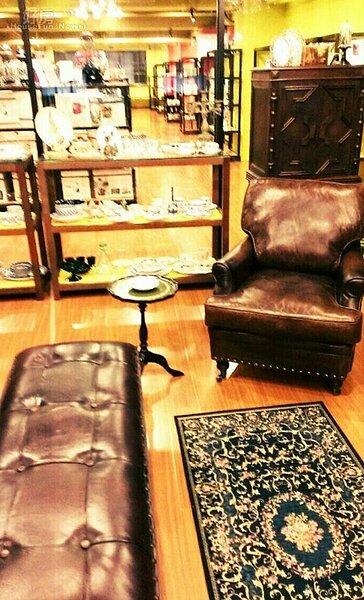 3. 為了讓古董店有復古fu,苗可麗花了十幾萬重新裝潢,從地板、櫥櫃、甚至是吊架,都特別選過。
