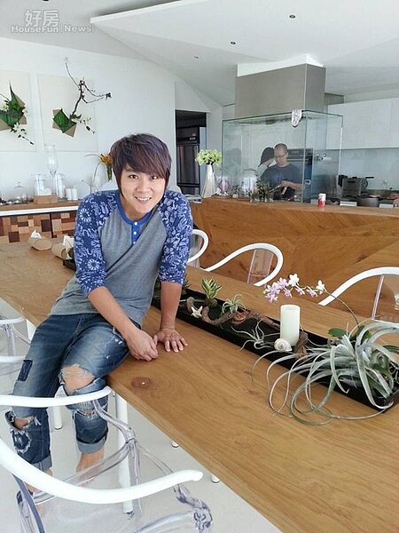 5.開放式的五星級廚房,廚具、炸鍋、咖啡機一應俱全。