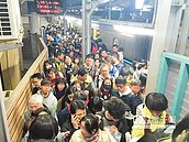 豐原燈區塞爆　交通配套差