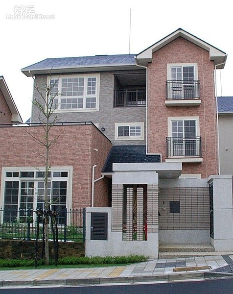 1「青山鎮」二期標榜獨棟別墅,塑造歐式社區。