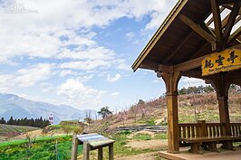 寒流來襲，只要水氣足夠，由觀雪亭可看到對面雪山山脈上的冬日雪國風貌。