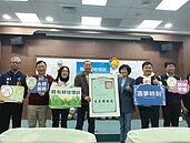 台東縣府發放「縣有耕地」放領權狀　農民從承租戶變成土地所有人