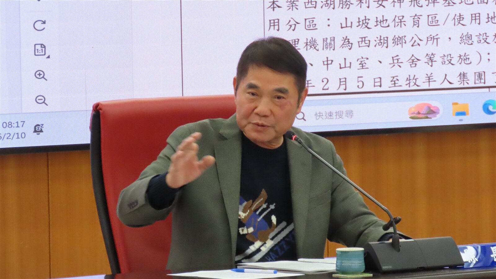 苗栗縣竹南火車站東站停車場地面層（二期）促參案，縣長鍾東錦要求團隊與公所合作，做最好的準備。記者范榮達／攝影 