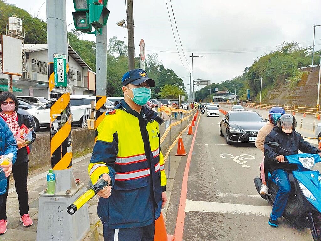 桃園市政府警察局啟動「115年加強重要節日安全維護工作」，希望每一位民眾都能平安出遊、安全回家。圖／桃園市交通警察大隊提供
