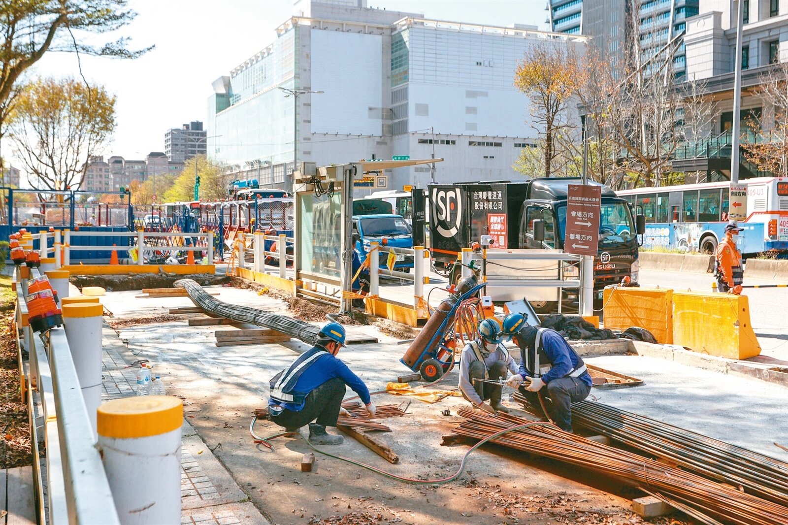 台北捷運環狀線東環段CF710區段標工程，位於內科「交通大動脈」內，昨天動工。記者林伯東／攝影 