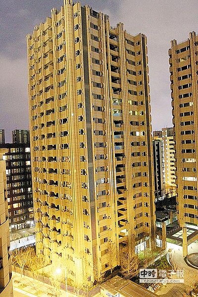 
位於南港經貿二路由台肥興建的「日昇月恆」頂級豪宅（趙雙傑攝）
 