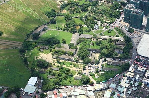 海軍明德訓練班所在的鳳山溪畔,透過都市計畫變更將成為水岸文化亮點。(截取自高雄市府網站)