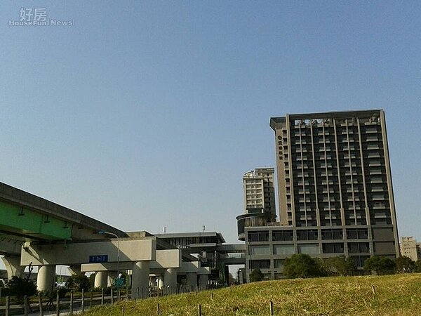 
5桃園國際機場捷運線「文化二站」就在附近。