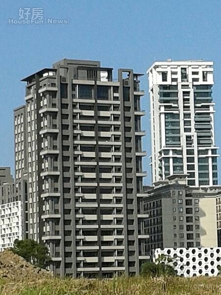 
6林口區大樓如雨後春筍般林立。