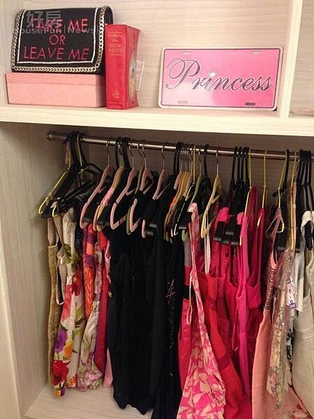 
5.原本的書房改成更衣間，還特別訂製了衣櫃。