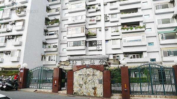 7.專屬的車道採用堅固的花岡石。