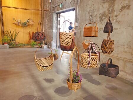 
竹編的籃子隨意掛著，融入竹創基地氛圍中。（周麗蘭攝）
