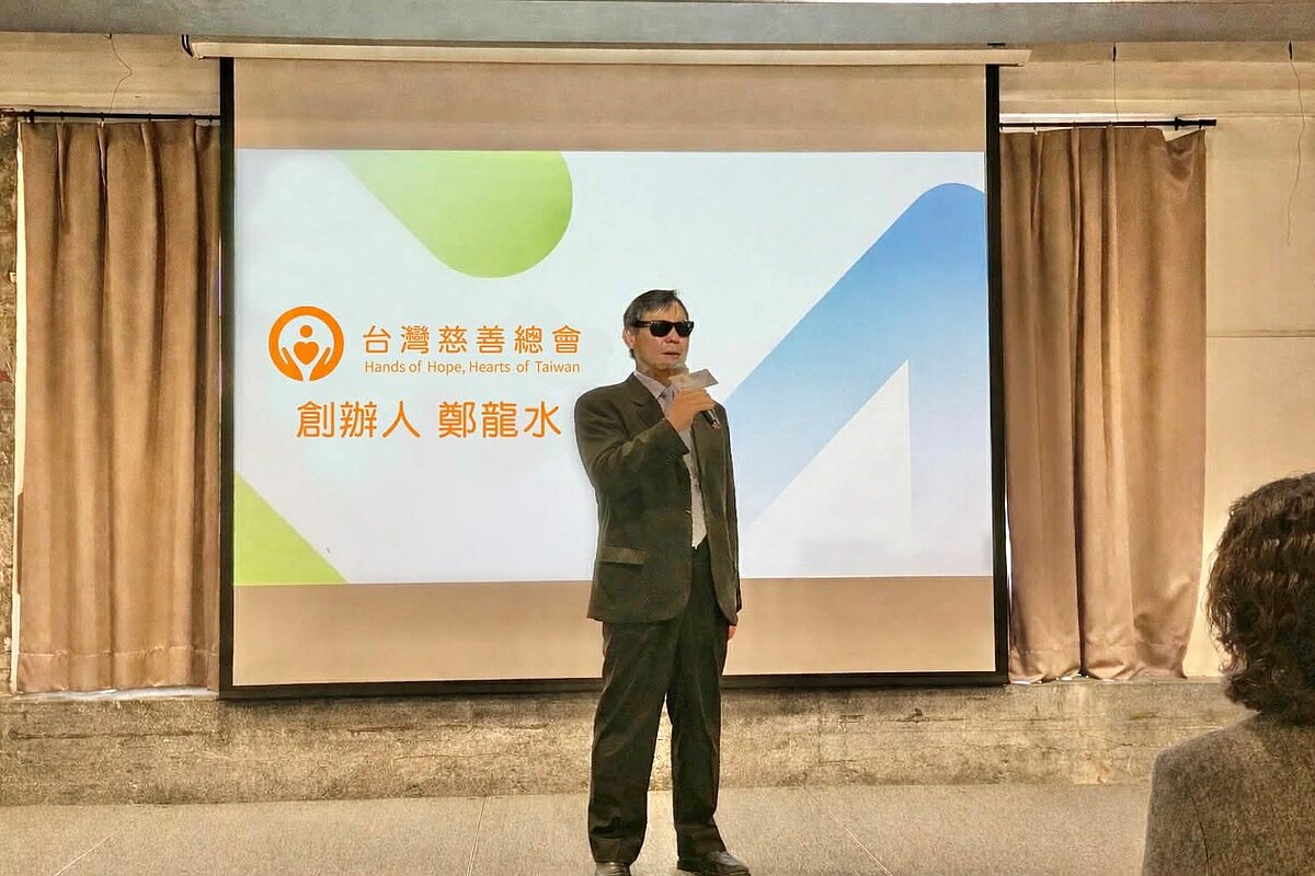 台灣慈善總會創辦人鄭龍水，始終相信公益不只是物資的提供，更是一份長期陪伴與尊嚴的守護。