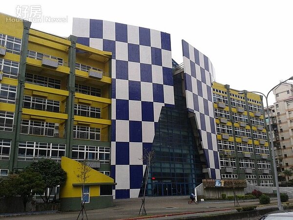 4正對面為濱江國中。