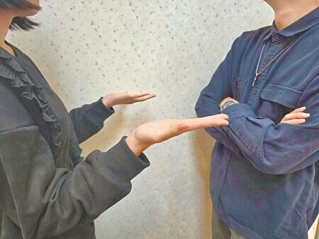 
雖然表面上討論的是「回誰家？」，但心理層面真正卡住的是擔心被認為不孝，或是「婚後的自己是誰的人？」、「為什麼理所當然是我配合？」。（林周義攝）
