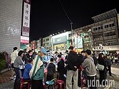 春節限定「刮刮樂夜市」！業者年節吸金入袋　客人盼財神求財