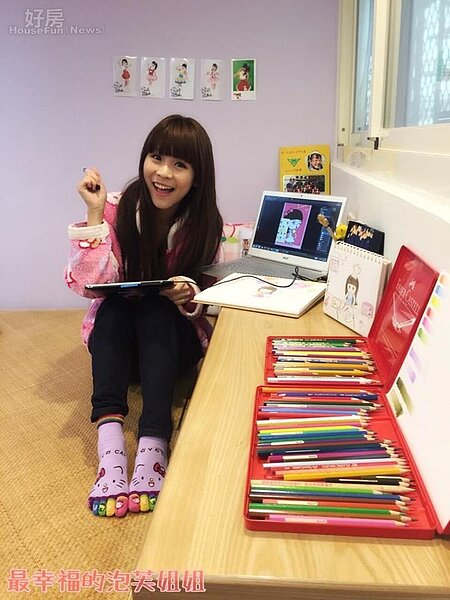 2.目前泡芙姐姐與父母同住在三重,閒暇時候也喜歡插畫創作。