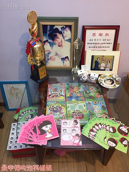 6. 入行以來各式各樣的宣傳照、獎盃、作品,這些都是泡芙姐姐隨時用來提醒自己保有初衷,熱愛工作!