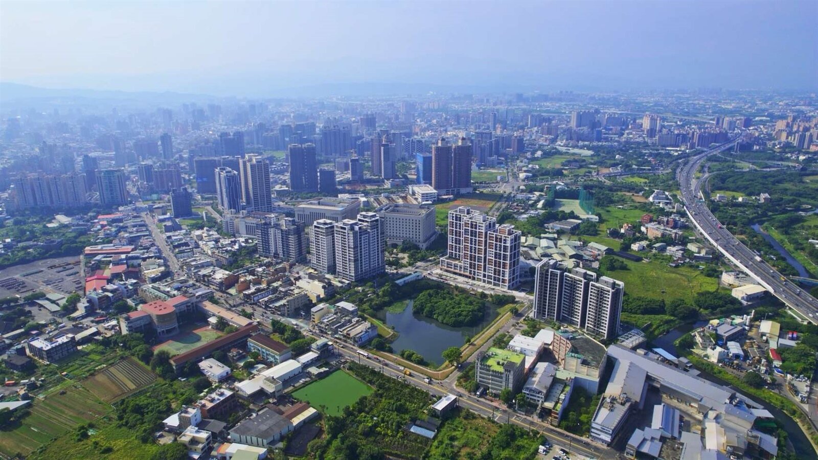 統計桃園已入住和興建、規劃中的社宅,總共有37個基地。圖:住都處提供