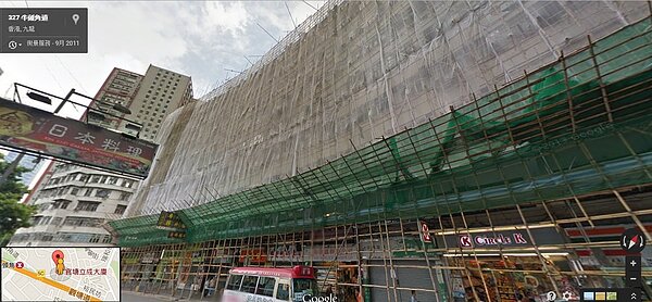 這間馬桶上的劏房就位於圖中施工的大廈內。(翻攝自Google Map)