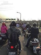 台灣健康空氣行動聯盟發起人葉光芃呼籲，長期暴露於空污物將提高呼吸道疾病、肺癌等風險，也不利心血管健康，霾害時應少出門，外出務必戴口罩。 （網友2015／03／18攝）