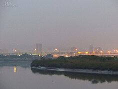 雖然非霾害影響，但也是空汙的美麗奇景；氣象專家李富城於18日表示，近日西部空氣汙染嚴重，完全屬於台灣自製。（截取自李富城臉書）