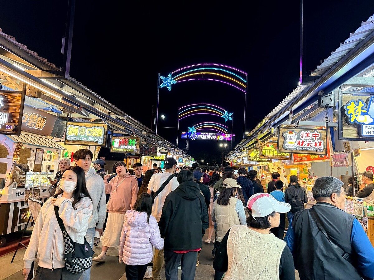 春節東大門夜市湧現人潮。圖/聯合報記者王思慧攝影