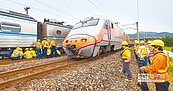 台鐵又出包　區間車出軌影響9000人