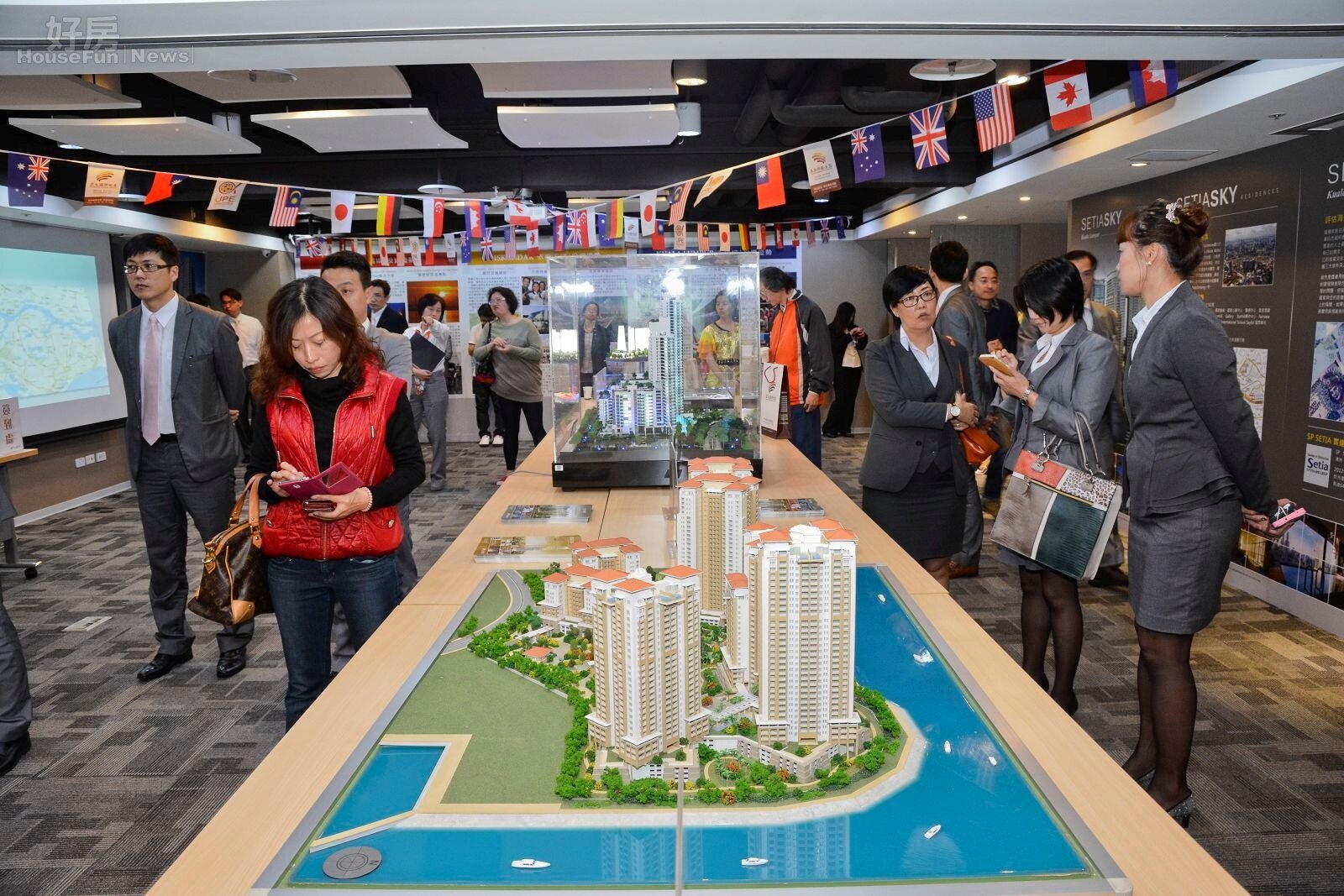 為吸引民眾做海外投資,業者除了說明之外,也做了海外房產模型,希望讓說明會更具說服力。(好房網News記者 陳韋帆/攝影)
